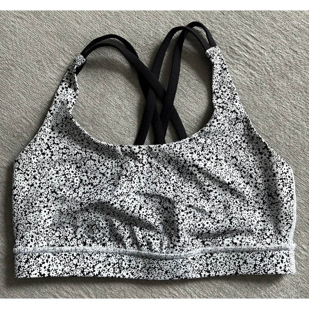 Lululemon Energy Bra Women's Size 8 Black‎ White Ditsy Daisy Cross Back Straps